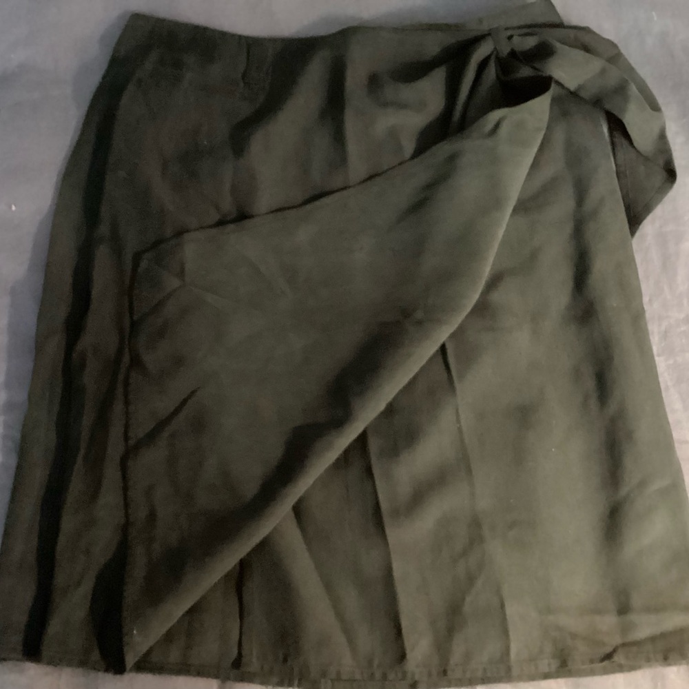 Dkny navy blue 
Wrap Skirt for Work